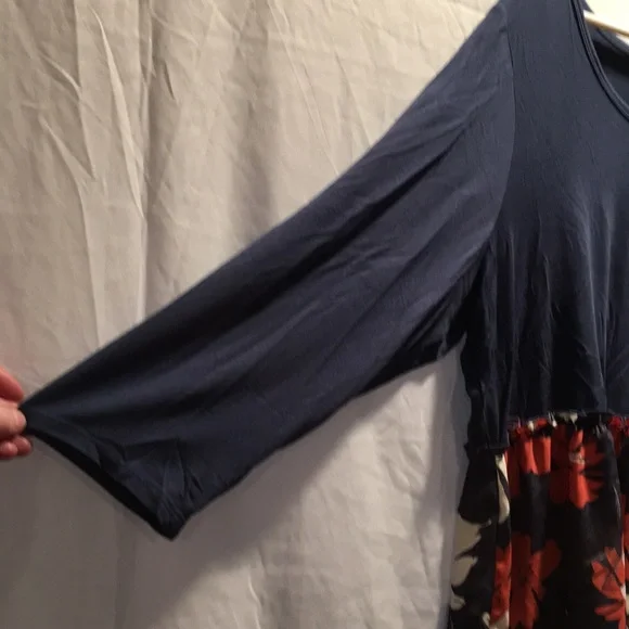 NWT EVRI Peplum Top - Picture 5 of 6